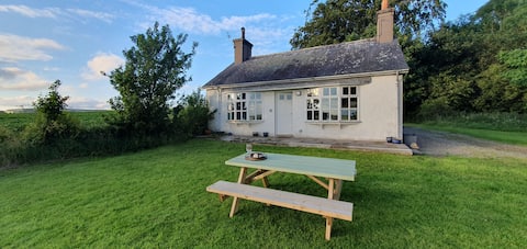 Cosy, rural cottage near Ellon