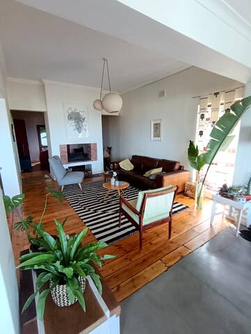 Cosy family House trendy area gallery image 2