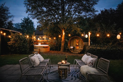 Bohemian Wellness | Hottub & Sauna