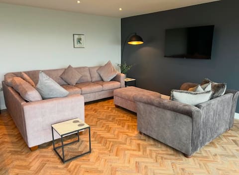 Successful Airbnb property: Neds Cottage in Saddleworth