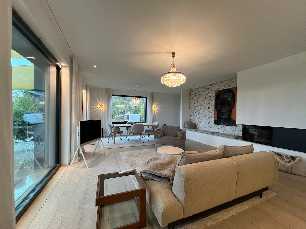 Popular Airbnb listing: Beach house on the Elbe! in Blankenese