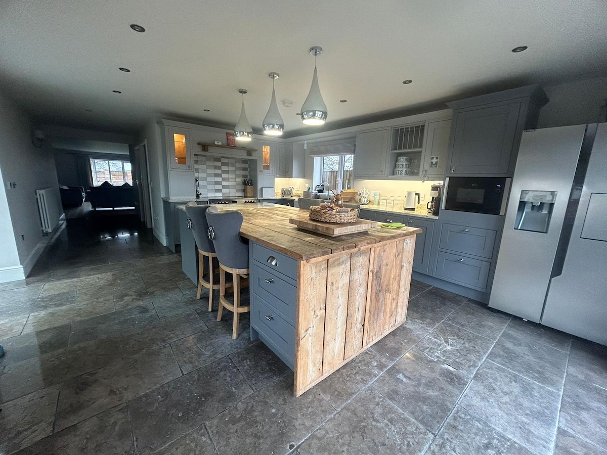 Popular Airbnb listing: New House Farm. in Cheshire East