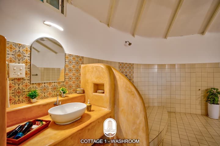 Full bathroom image 1