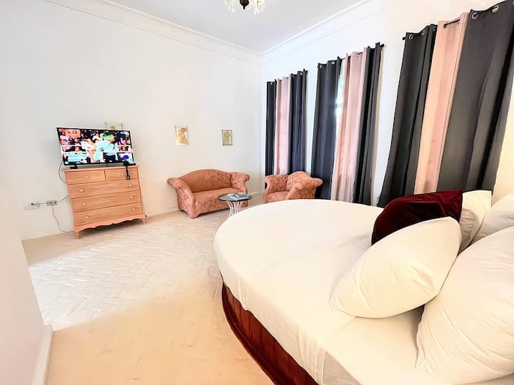 4 Spacious Suites With Free Parking! Onsite Pool! - Port Antonio
