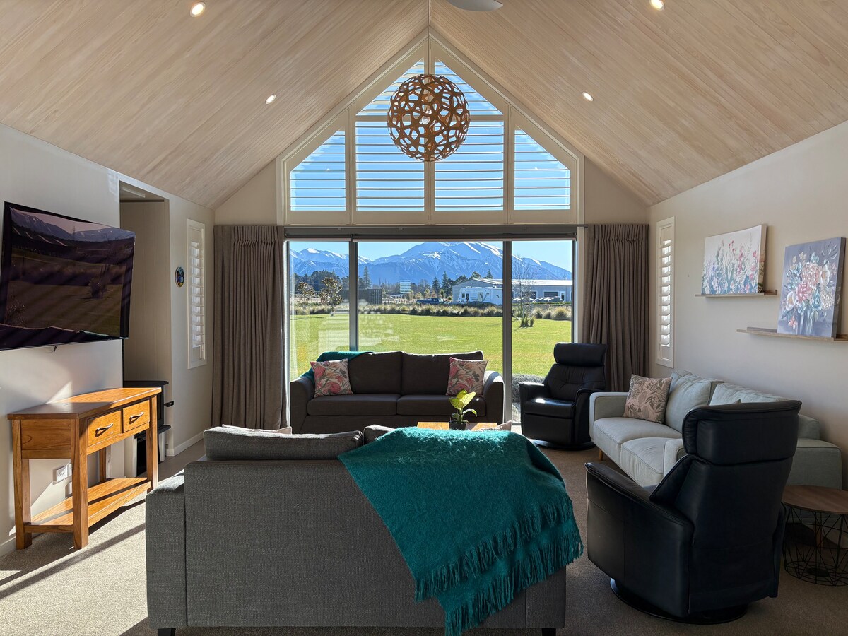 Top performing Airbnb: Topnotch View in Ashburton District West