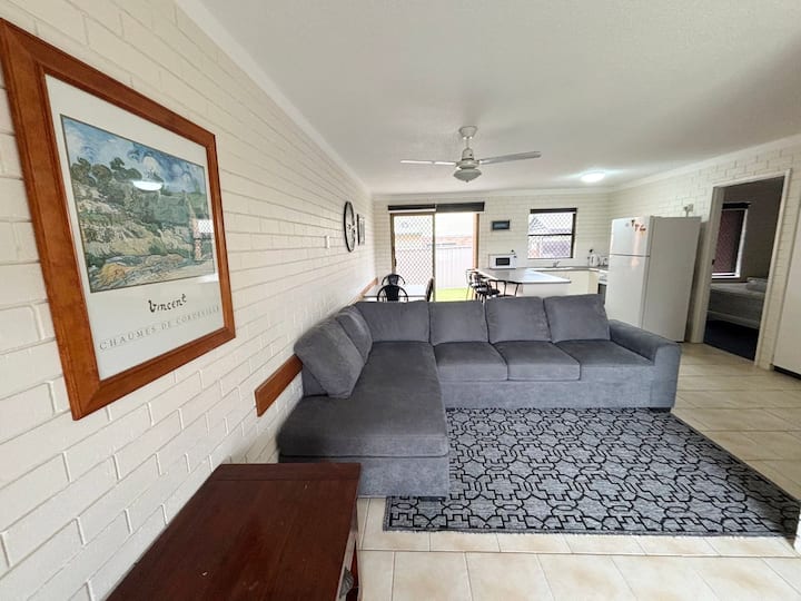 Cameo Court 1 - South West Rocks