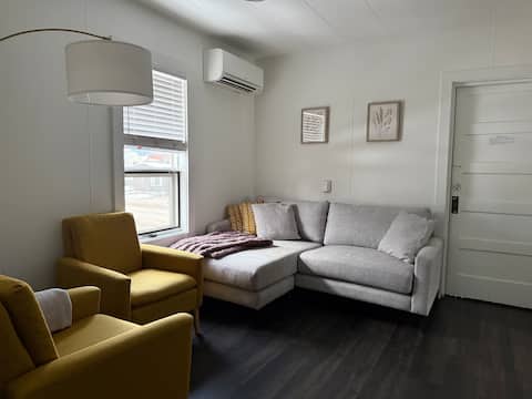 Top Airbnb: Powder Highway Guest House in Revelstoke
