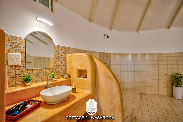 Full bathroom image 1