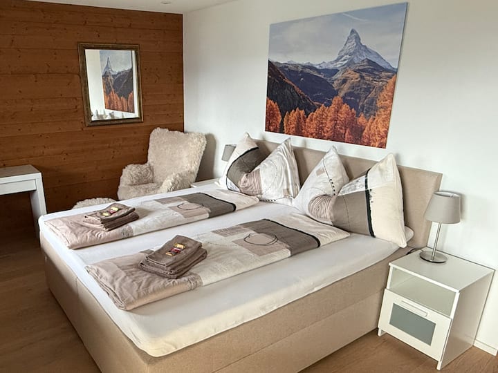 Schlafzimmer 1