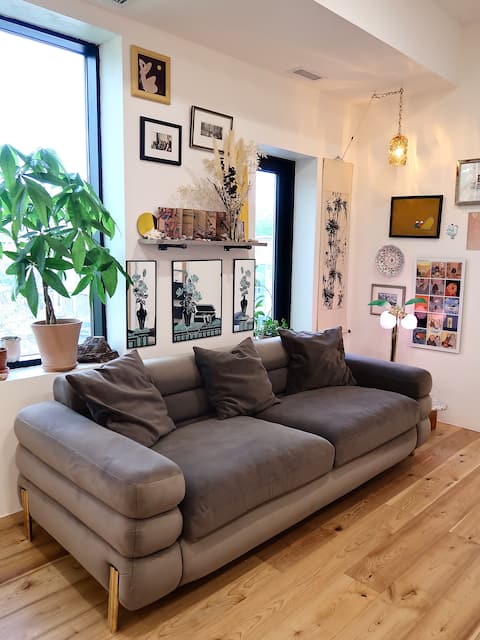 Popular Airbnb listing: Sunny 2-BED 2-BATH Beside Christie Pits Park in University—Rosedale