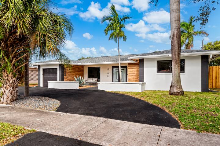 Modern 4BR/Family Friendly/POOL House 5 mins Beach gallery image 2