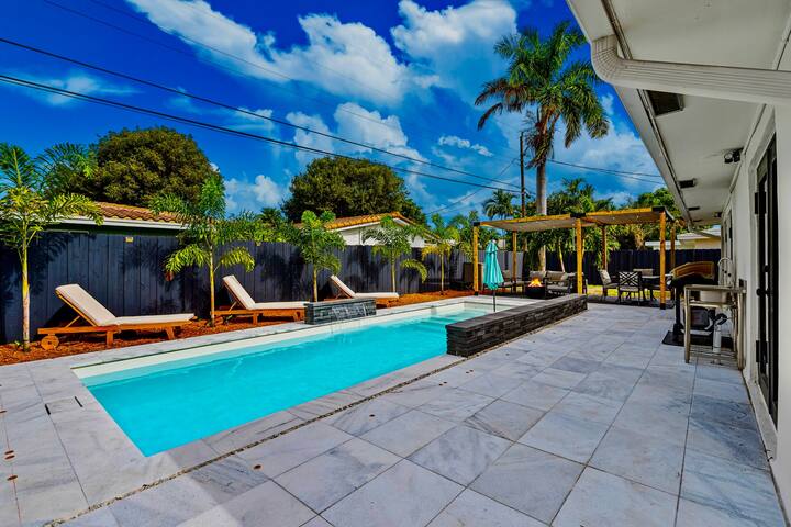 Modern 4BR/Family Friendly/POOL House 5 mins Beach