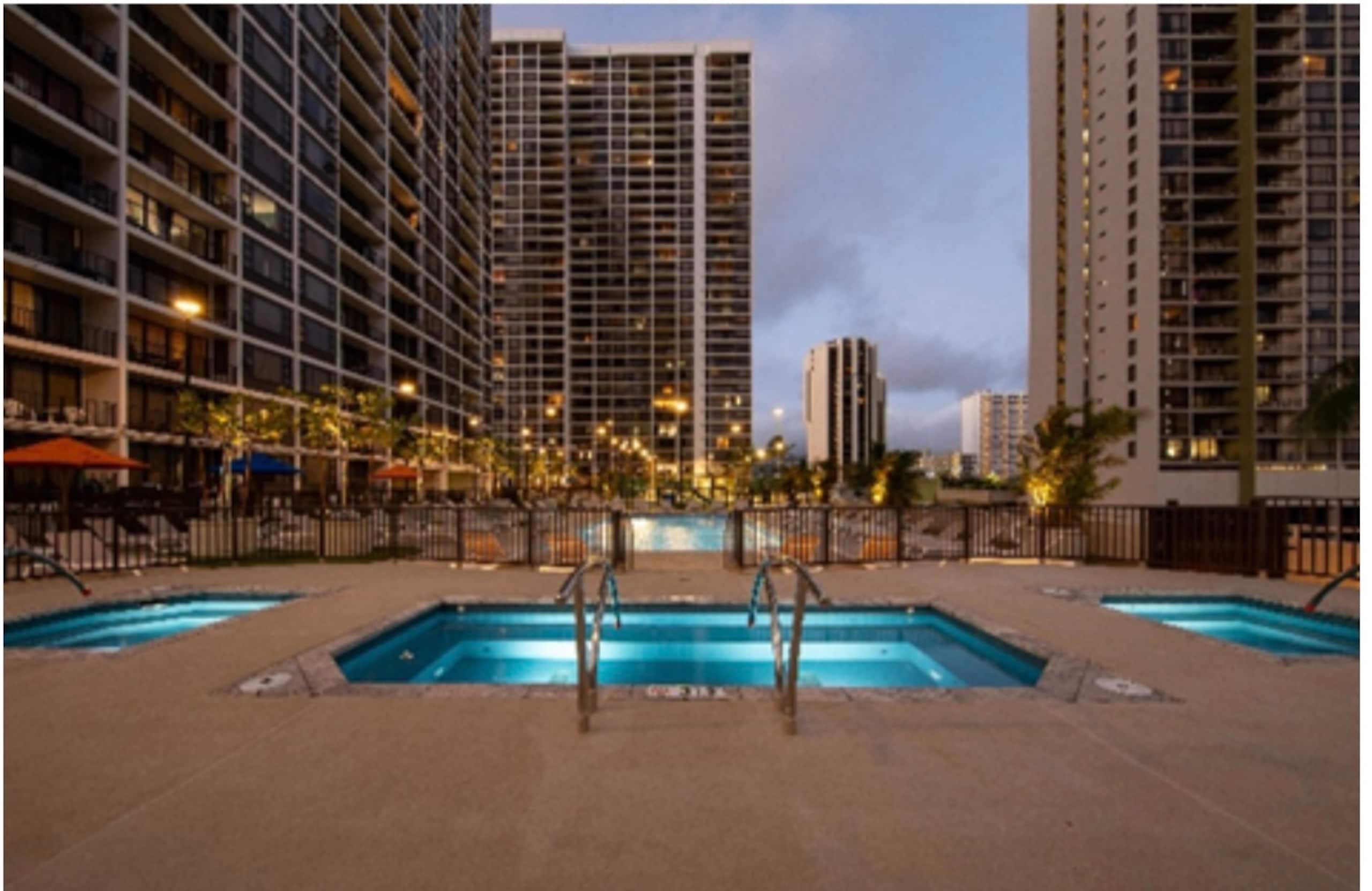 Condo in Honolulu · ★4.9 · 1 bedroom · 3 beds · 1 private bath - Image 61