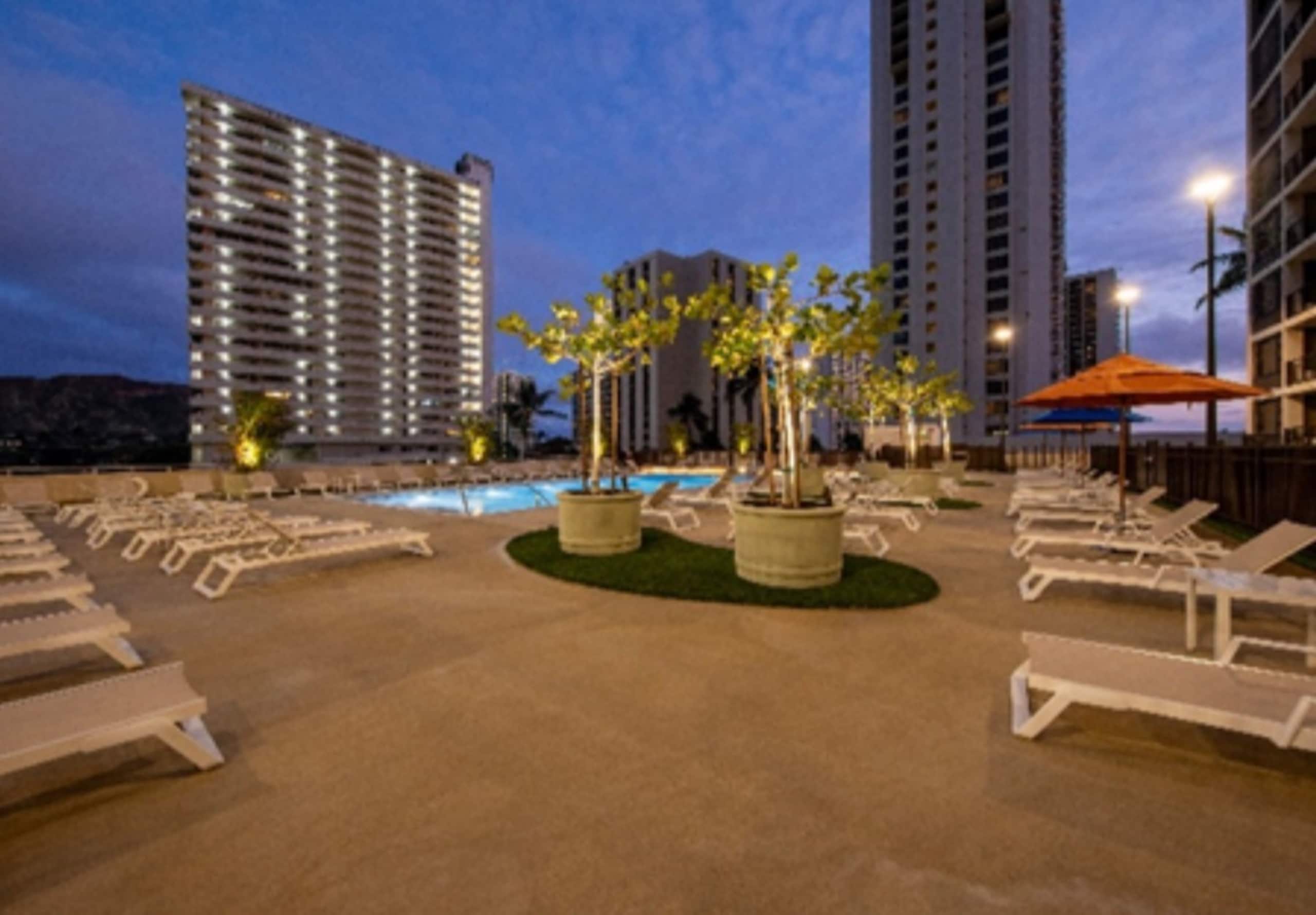 Condo in Honolulu · ★4.9 · 1 bedroom · 3 beds · 1 private bath - Image 63