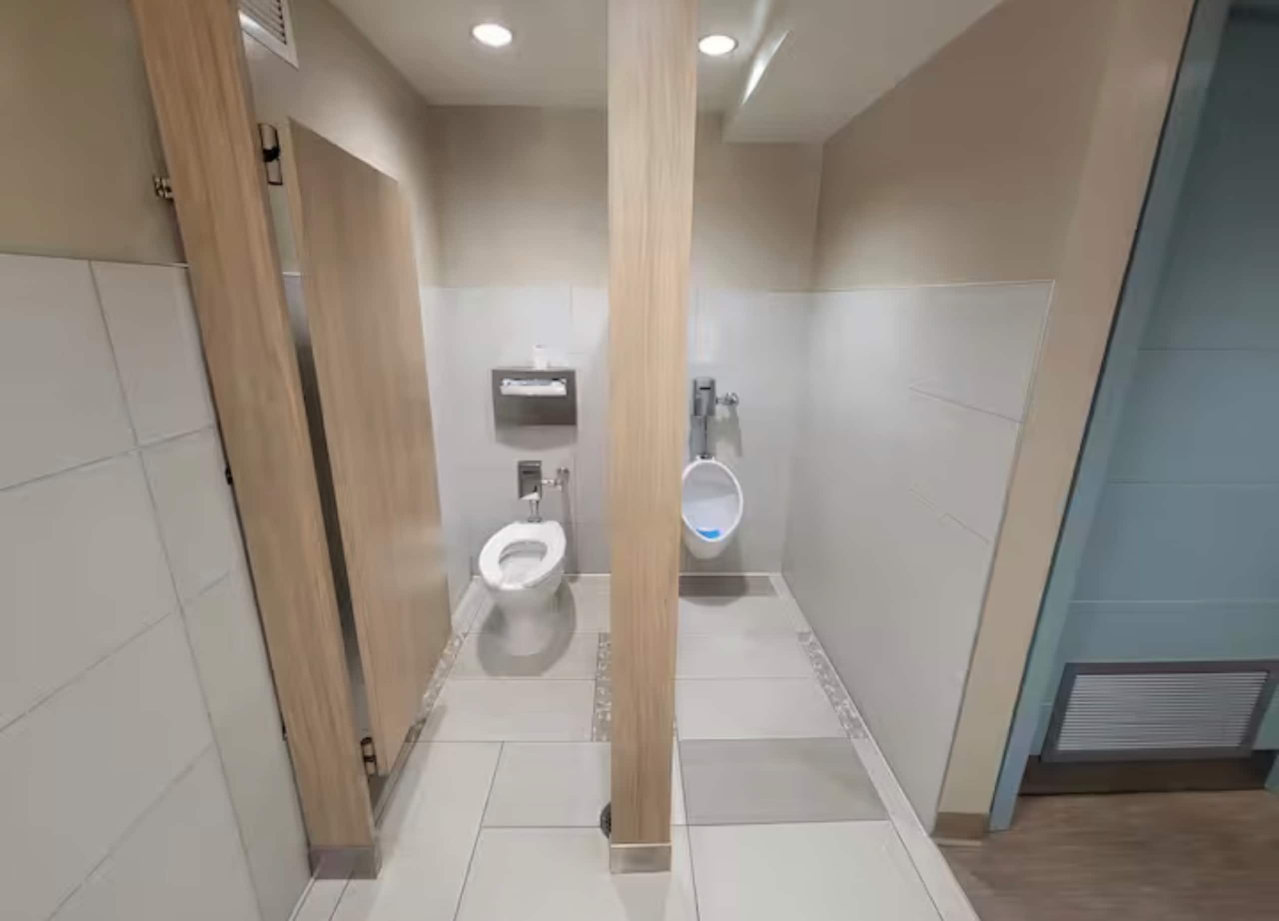Condo in Honolulu · ★4.9 · 1 bedroom · 3 beds · 1 private bath - Image 56
