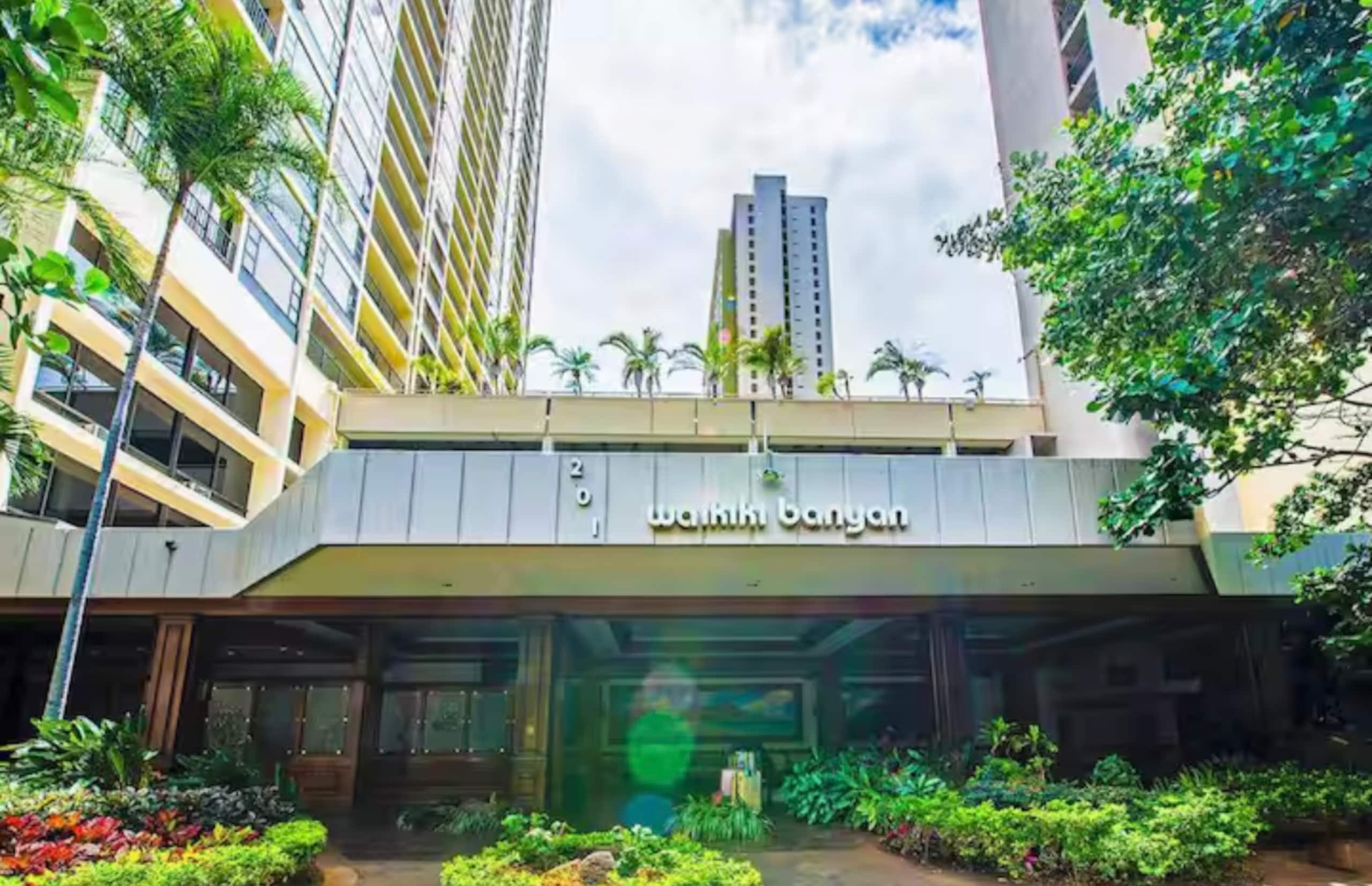 Condo in Honolulu · ★4.9 · 1 bedroom · 3 beds · 1 private bath - Image 43