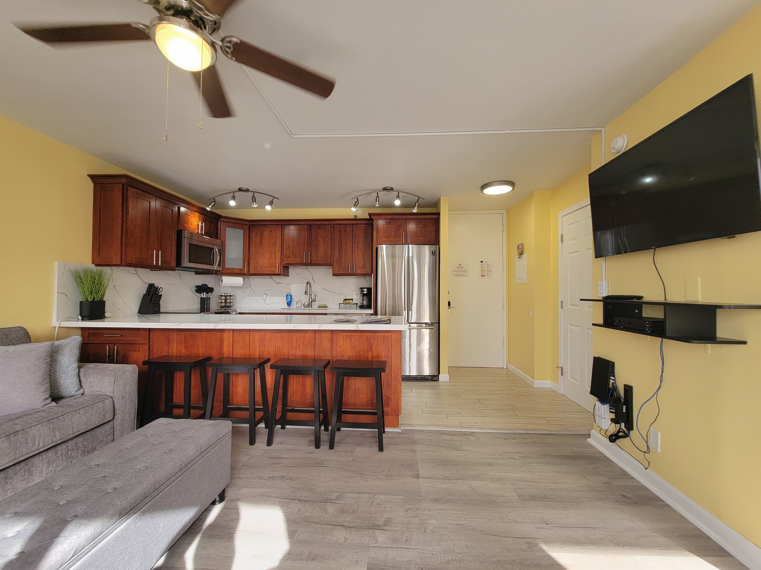 Condo in Honolulu · ★4.9 · 1 bedroom · 3 beds · 1 private bath - Image 16