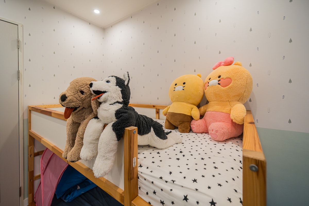 Dhoma e fëmijëve në shtëpinë e fëmijëve Joan Lee (Dhoma e fëmijëve)