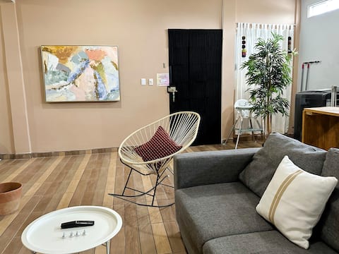 Fantastic, Private & Clean apartment near the squares