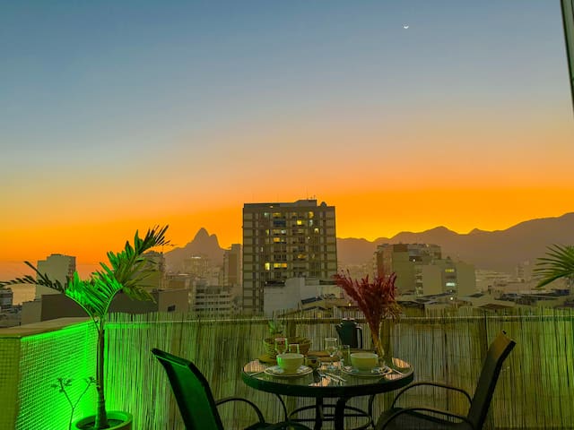 Cobertura linda com piscina na praia de Ipanema