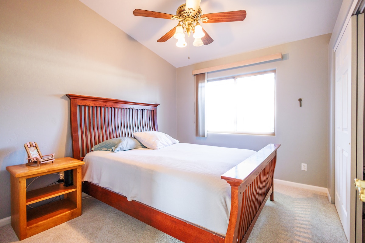 ห้องนอนที่ 3 พร้อมเตียงควีนไซส์