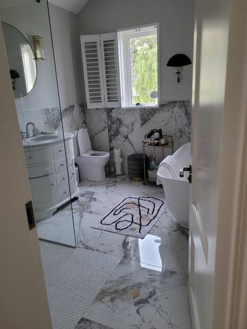 Newly renovated spacious 5 bed gallery image 5