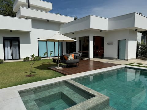 Romantic experience in gated community