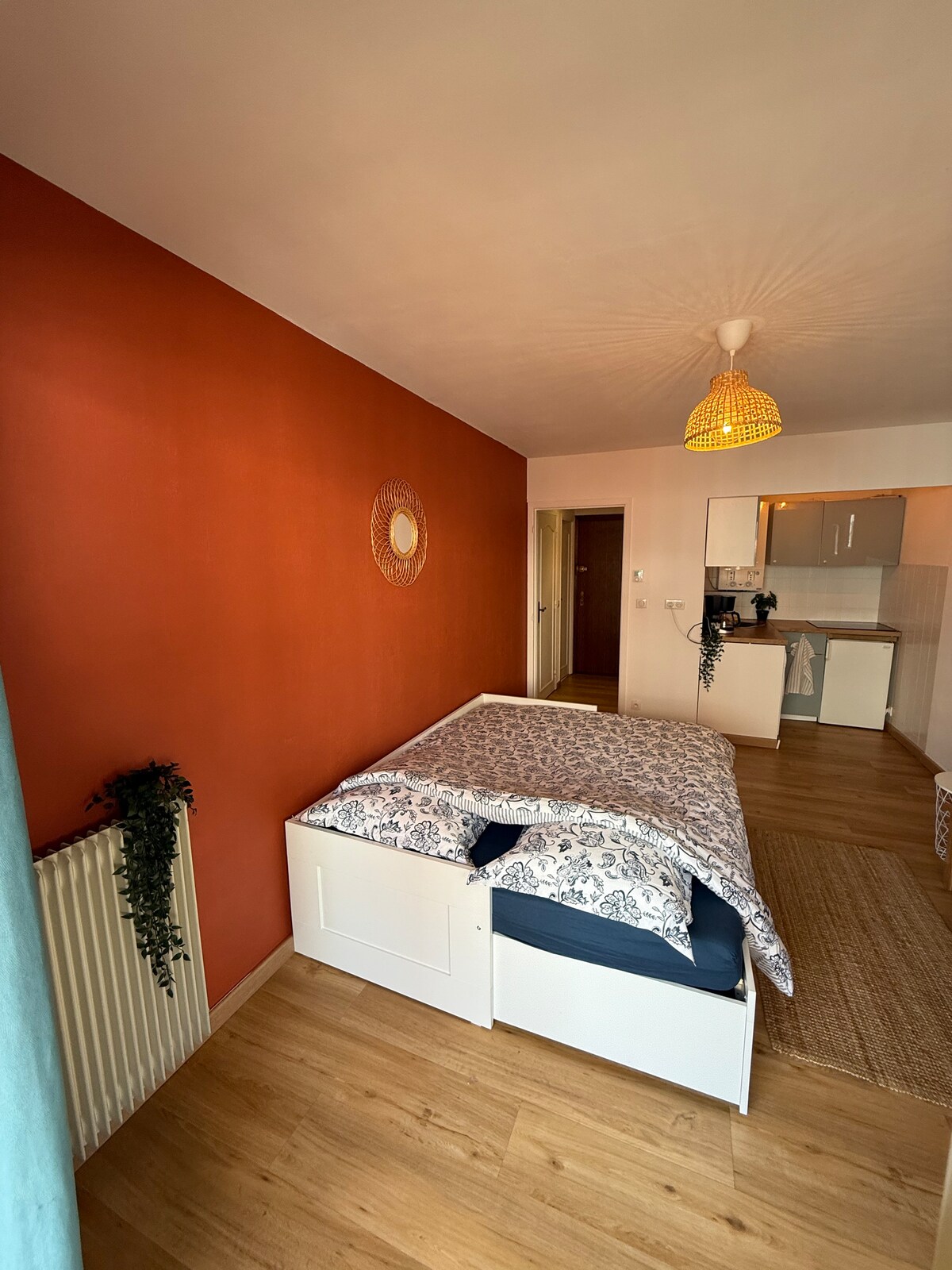 Ambienti i dhomës së gjumit