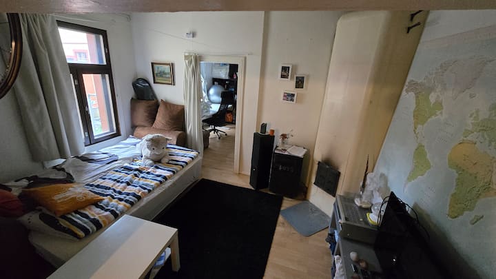 дневна соба кога на гостинот му треба повеќе простор за спиење