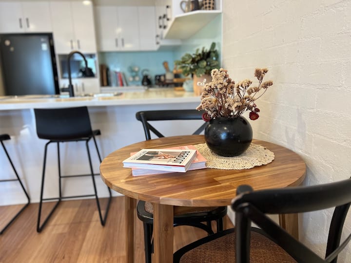 The Nook - Coastal Townhouse