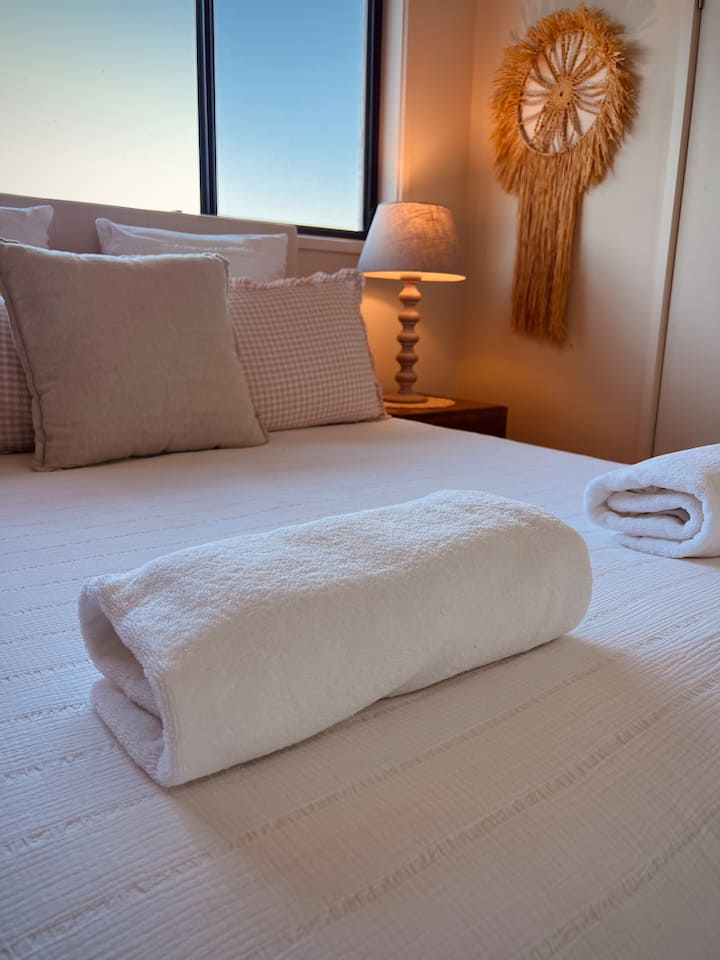 Crisp linens and coastal breezes. A peaceful retreat after hiking the Kiama Coast Walk (trailhead just down the road!).