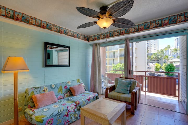 Waikiki Center Condo, 3 Beds, 5 Guests - O‘ahu, HI