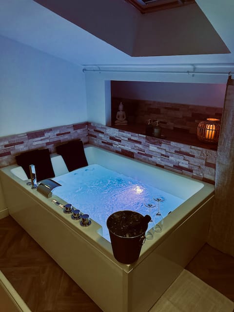 La Parenthèse Maisonnette with Jacuzzi