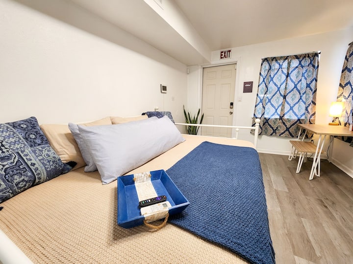 Monolocale/zona giorno al 1 ° piano. 1 divano letto matrimoniale estraibile. 