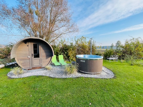 Harbor house with panoramic view, sauna & hot tub