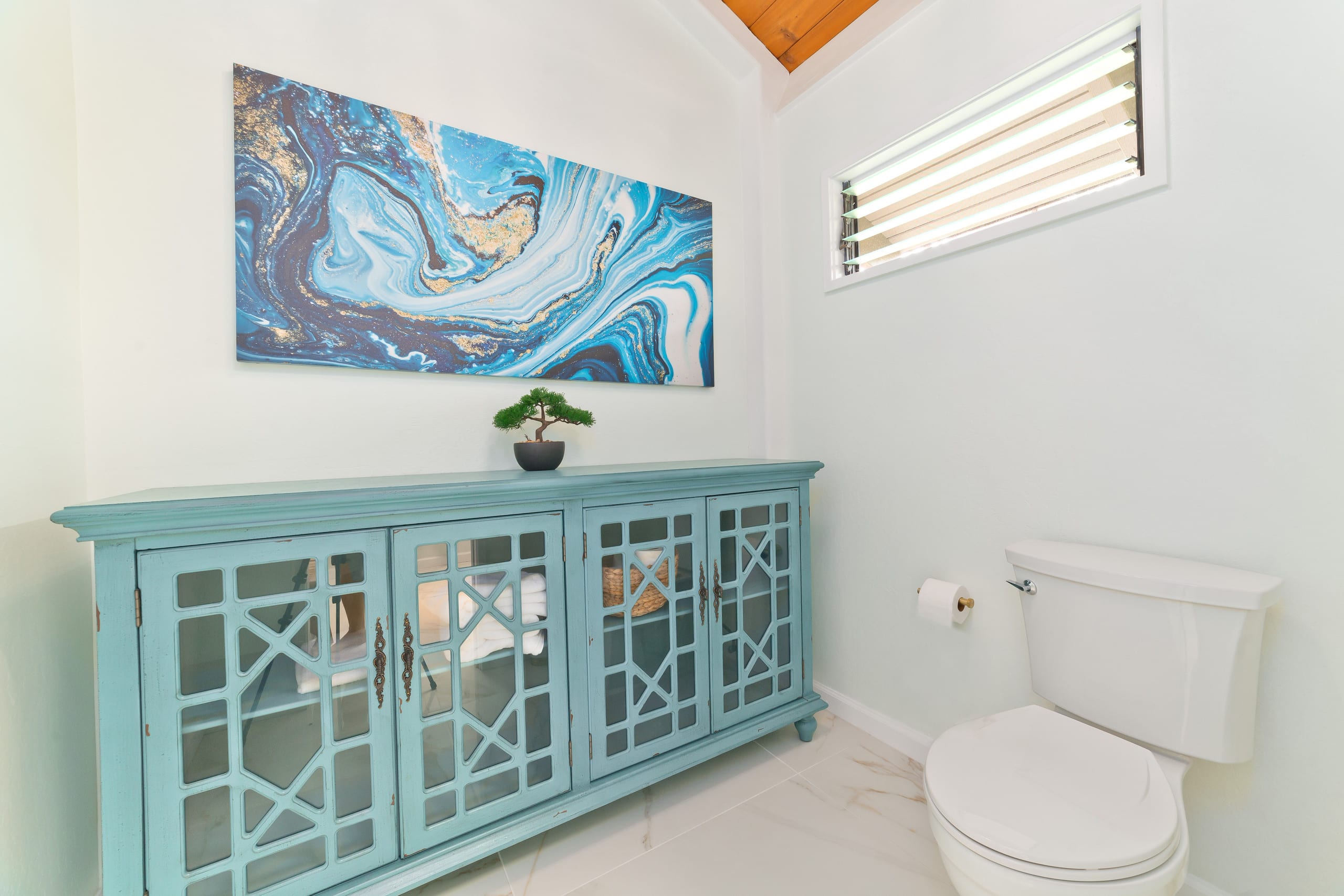 High-End Ocean Sanctuary with Upgraded Interiors - Image 39
