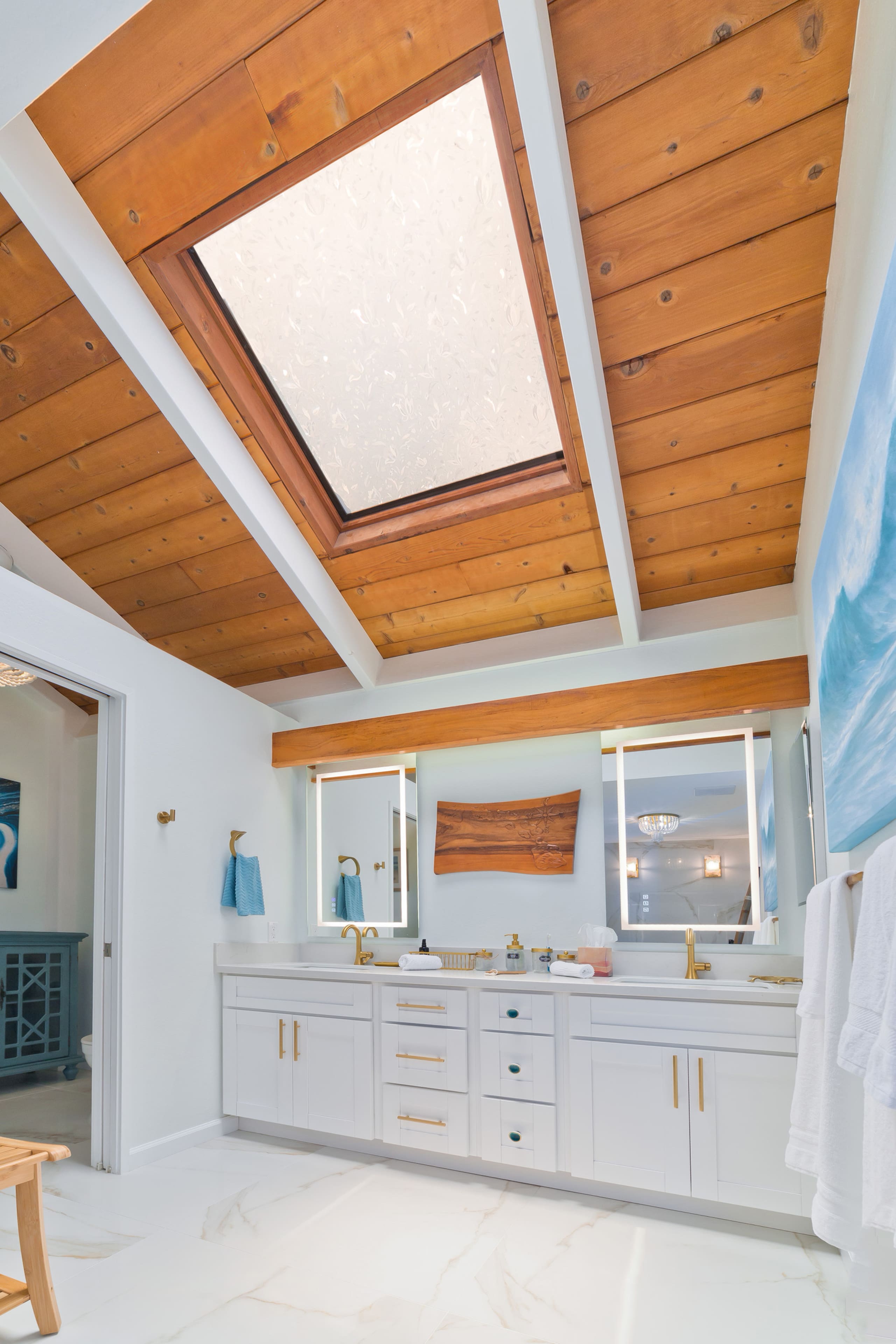 High-End Ocean Sanctuary with Upgraded Interiors - Image 42