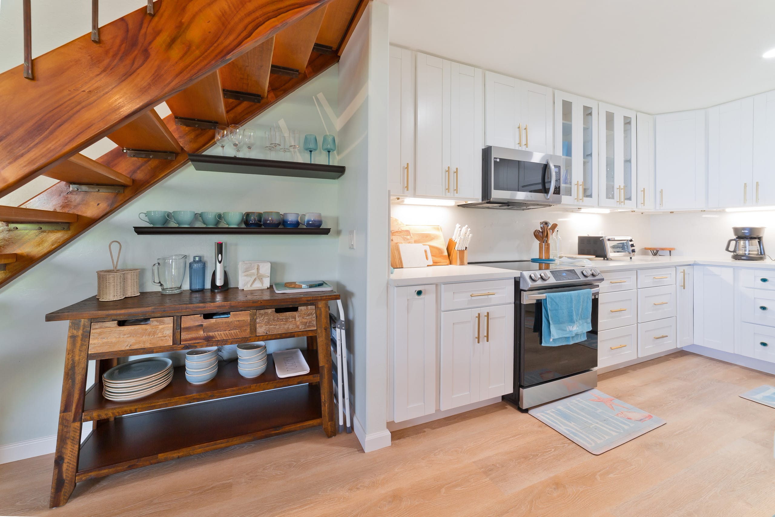 High-End Ocean Sanctuary with Upgraded Interiors - Image 17
