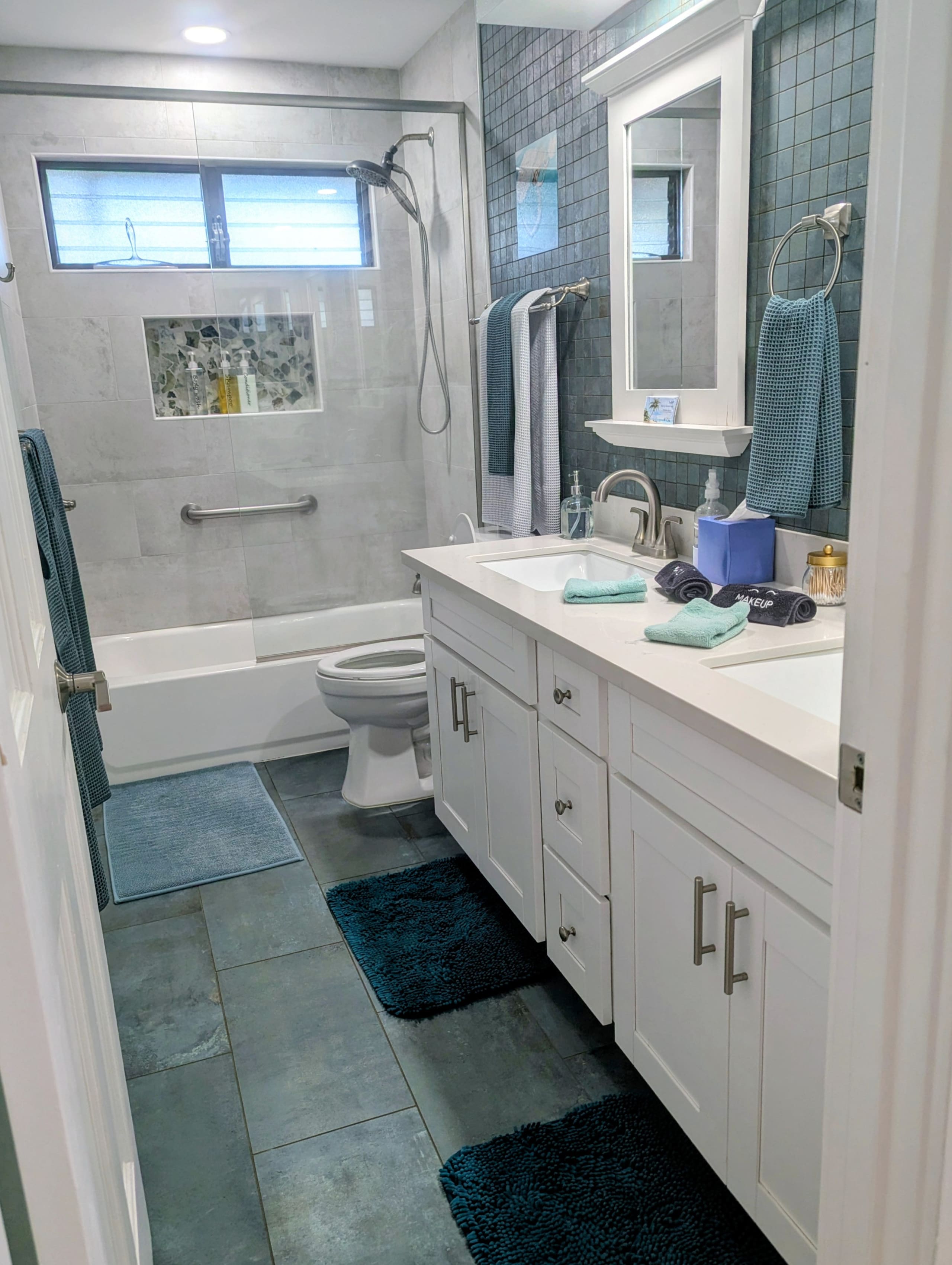 High-End Ocean Sanctuary with Upgraded Interiors - Image 54