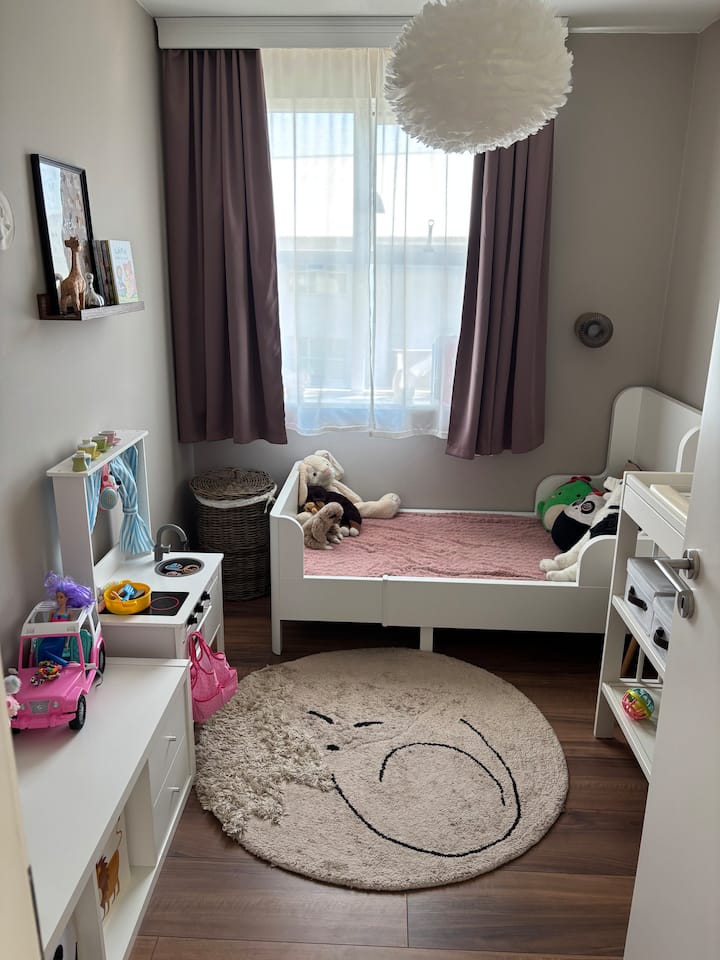 ห้องของ Indíana ทุกสิ่งที่คุณต้องการสำหรับทารกและเด็กวัยหัดเดิน อินดีแอนาอยากแบ่งปันของเล่นของเธอ