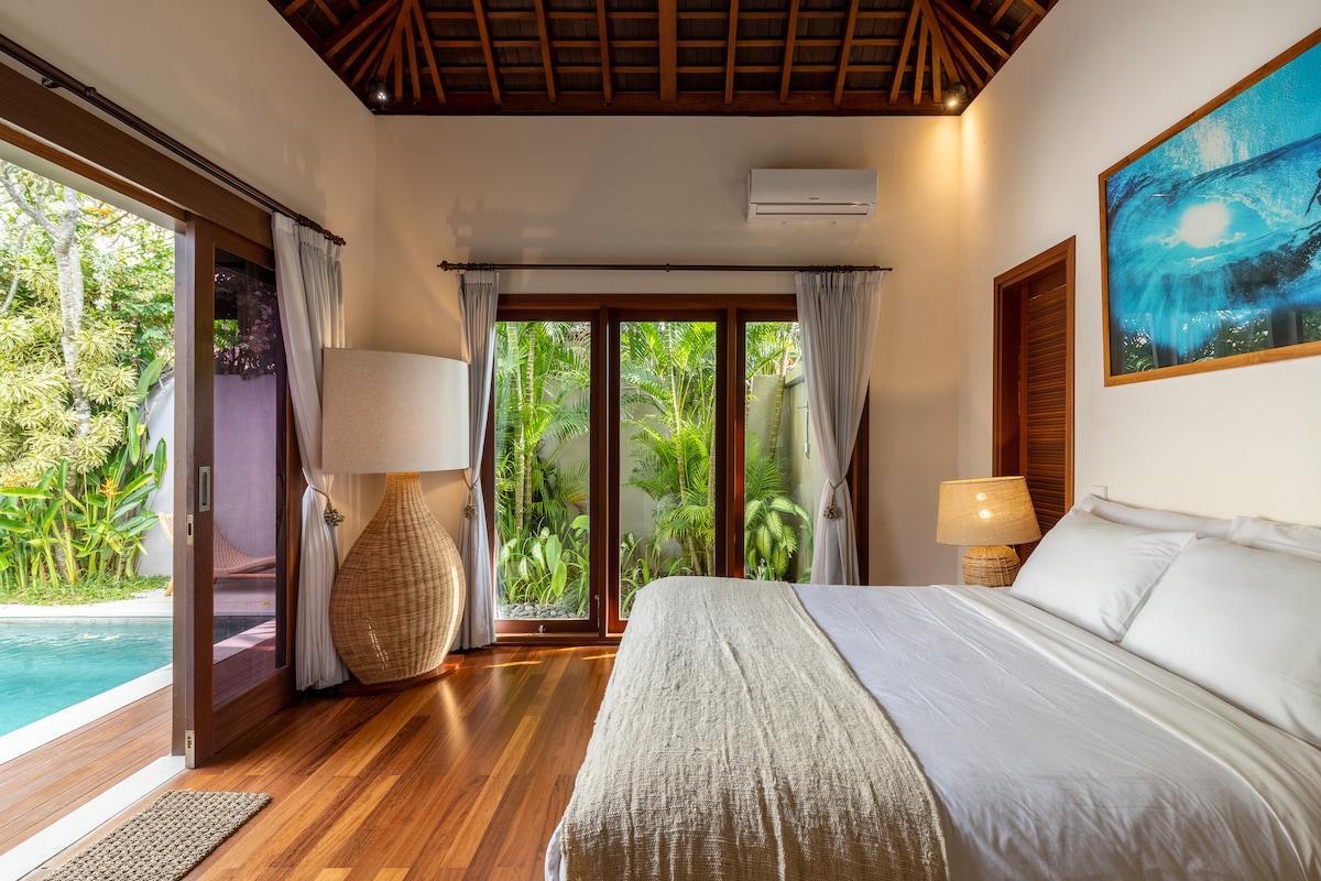 Villa in South Kuta · ★4.88 · 2 bedrooms · 2 beds · 2 private baths, сопоставимый объект Airbnb