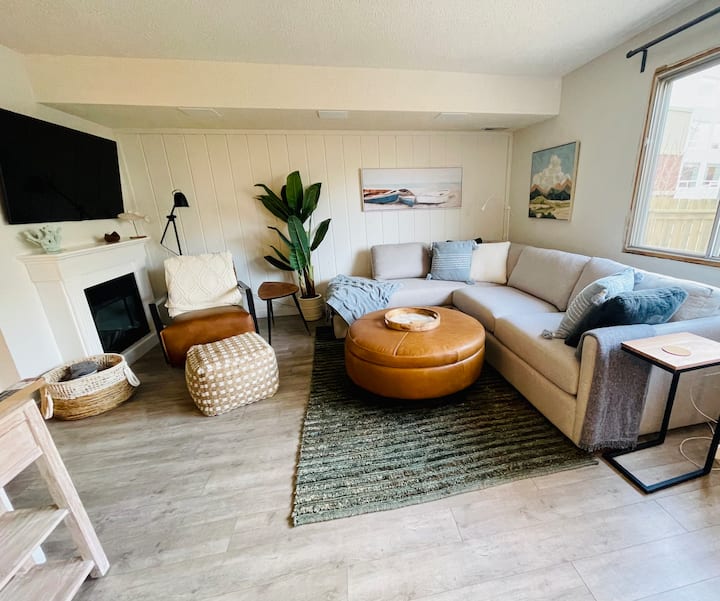 Tranquil 2br Steps From Foothills & Cancer Centre - Calgary