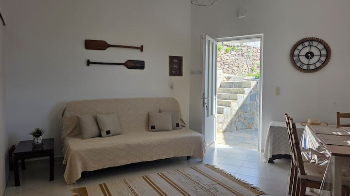 Spitaki Milos - Milos