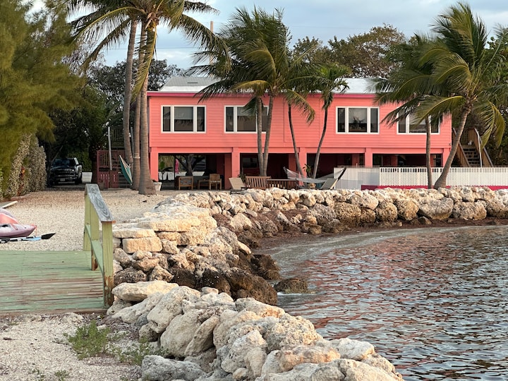 The Pink Dolphin House. - Guesthouses for Rent in Marathon