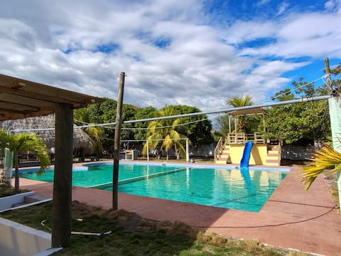 3 bungalows with a pool 100 meters from the sea