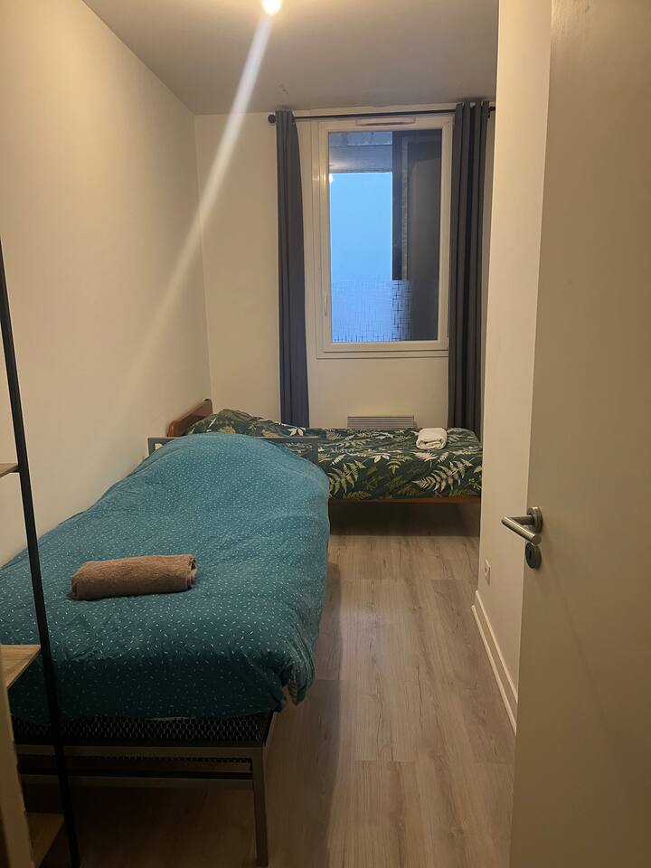 Vitanda viwili vya mtu mmoja