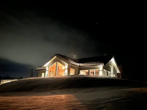 New cabin with raw view, 4 bedrooms, 2 bathrooms. Sauna.
