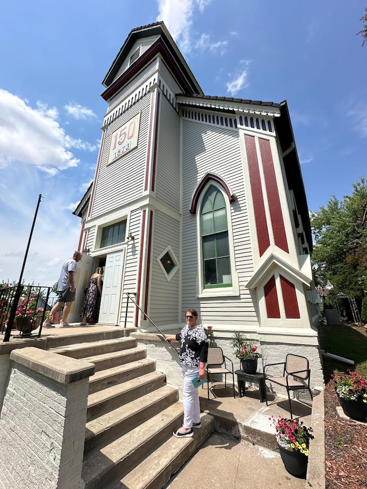 Art Church Iowa in Malvern, Iowa, United States - Airbnb