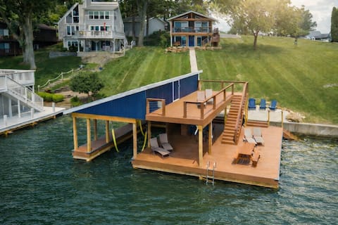 Luxury Lakefront Haven