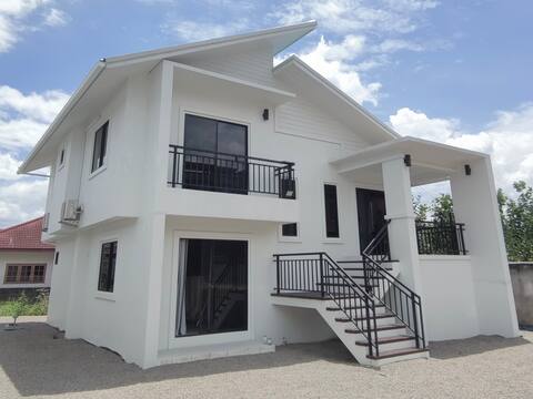Charming 3 bedrooms Private wholehouse near Nimman